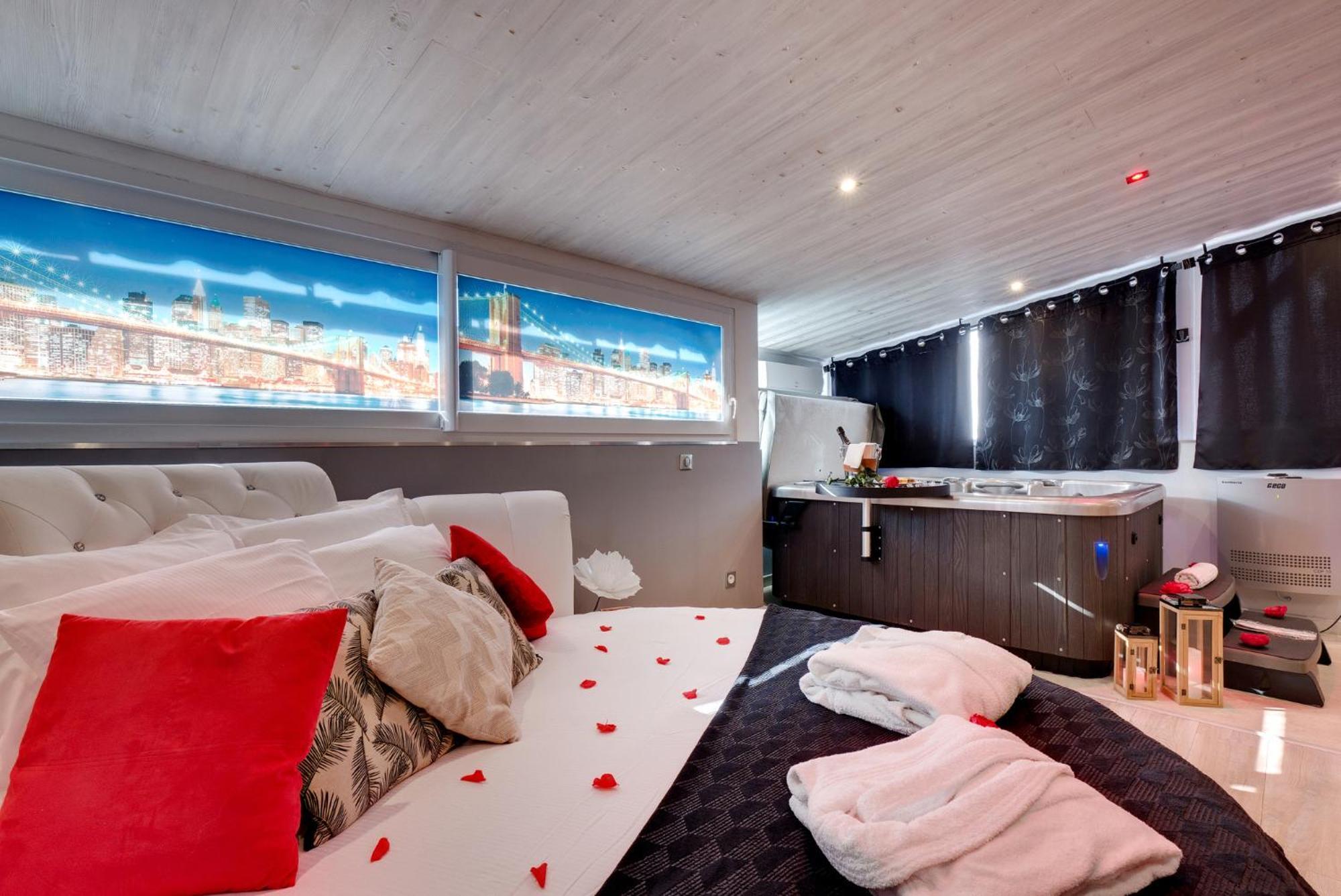 Suite Brooklyn Jacuzzi Vichy Exterior photo